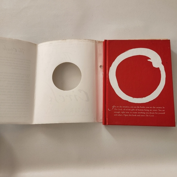The Circle Book - Picture 2 of 14